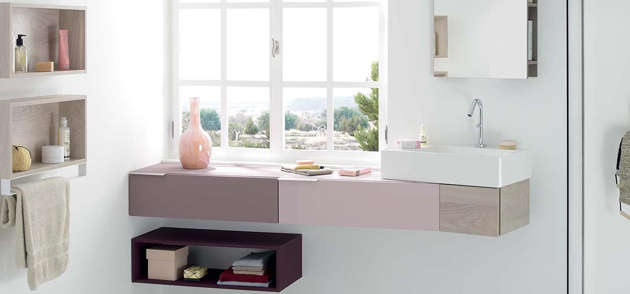 Salle de bain vertigo laque rose pâle et décor champagne - Sanijura